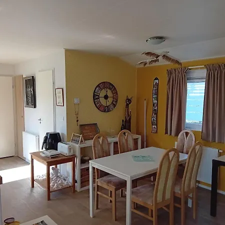Chalet Seahorse Near The Bredene